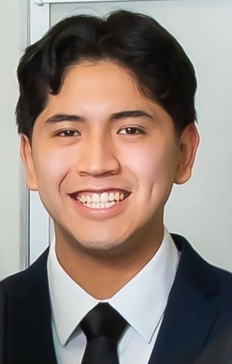 Wophunzira wa Hudson County Community College Leonardo Amador.